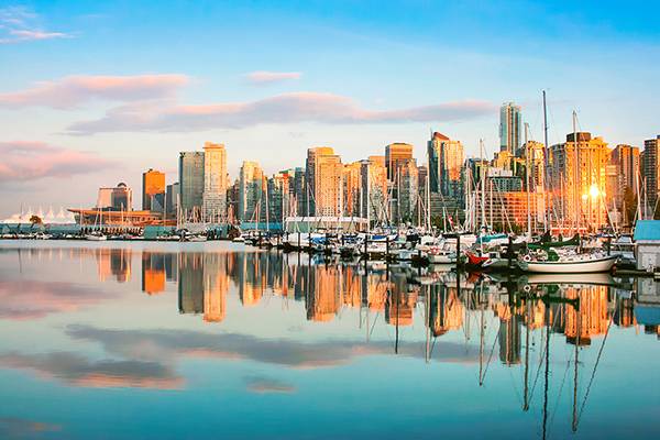 Die Vancouver Skyline während einer Carnival Cruise Line Kreuzfahrt entdecken. Entdecken Sie Metropole noch heute. 